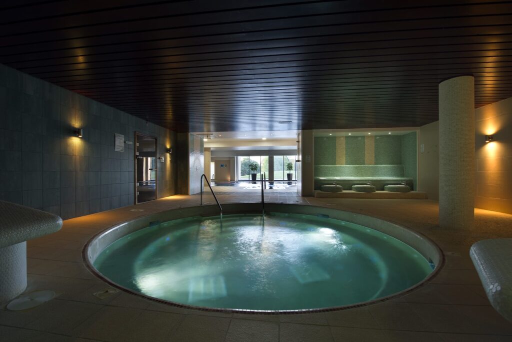 Jacuzzi pool